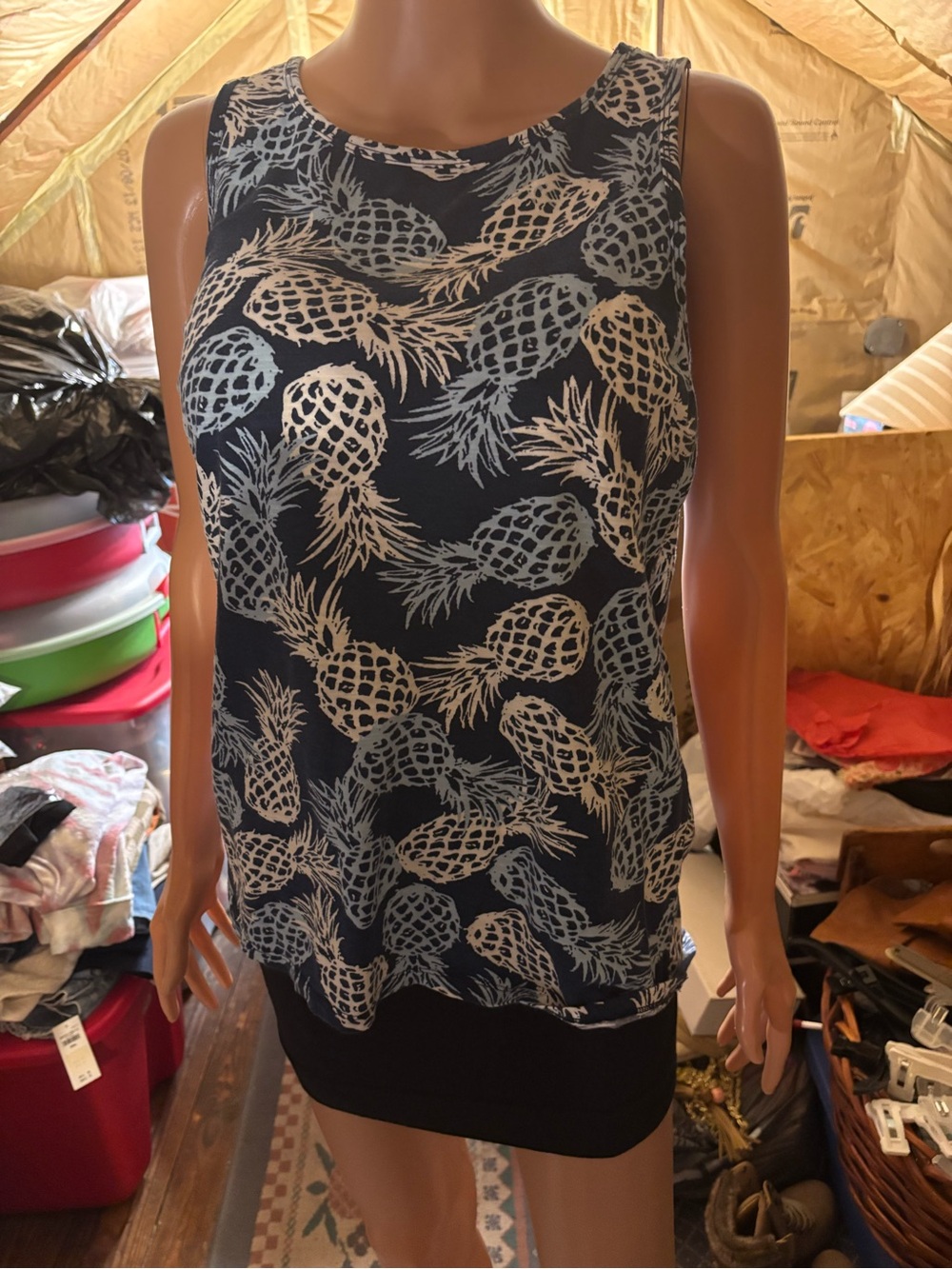 Sleeveless Navy Pineapple Print Tank Top Size M St. John’s Bay